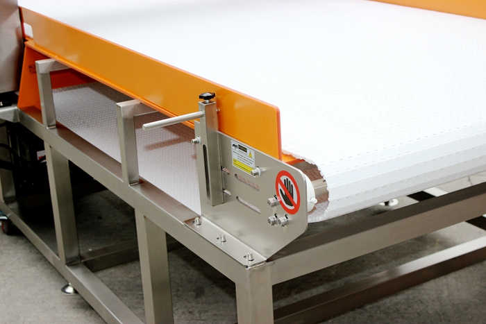 1706585637979805.jpg 016-2600-11030-800-100-380V-右進左出-配穩(wěn)壓器-板鏈?zhǔn)綀缶C金檢機1.jpg